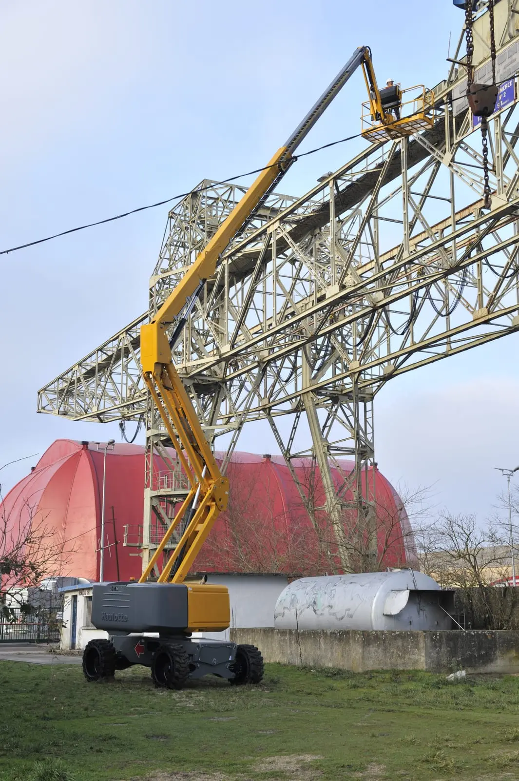 Haulotte HA26 RTJ PRO articulating boom lift