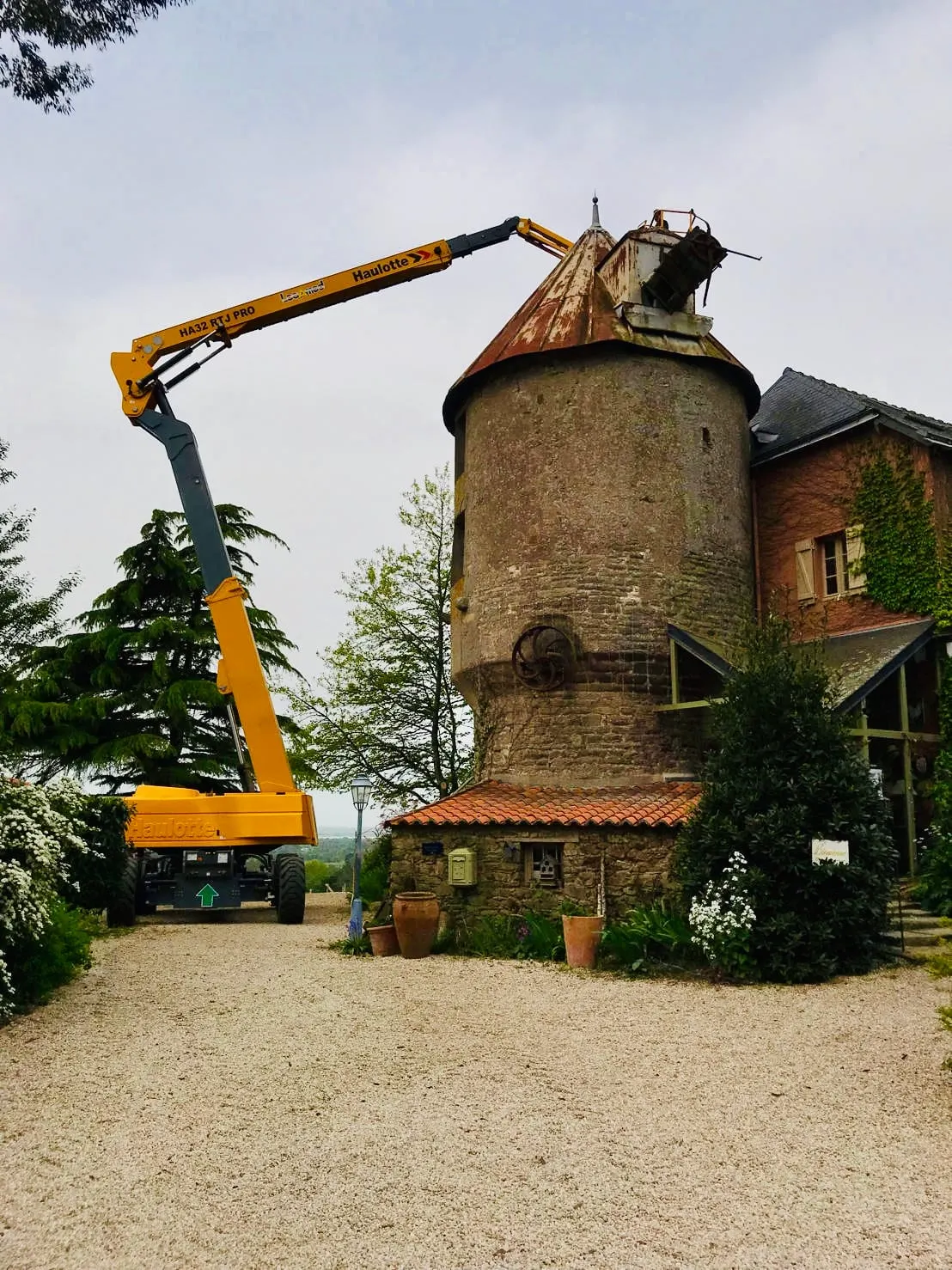 Haulotte HA32 RTJ PRO articulating boom lifts 2