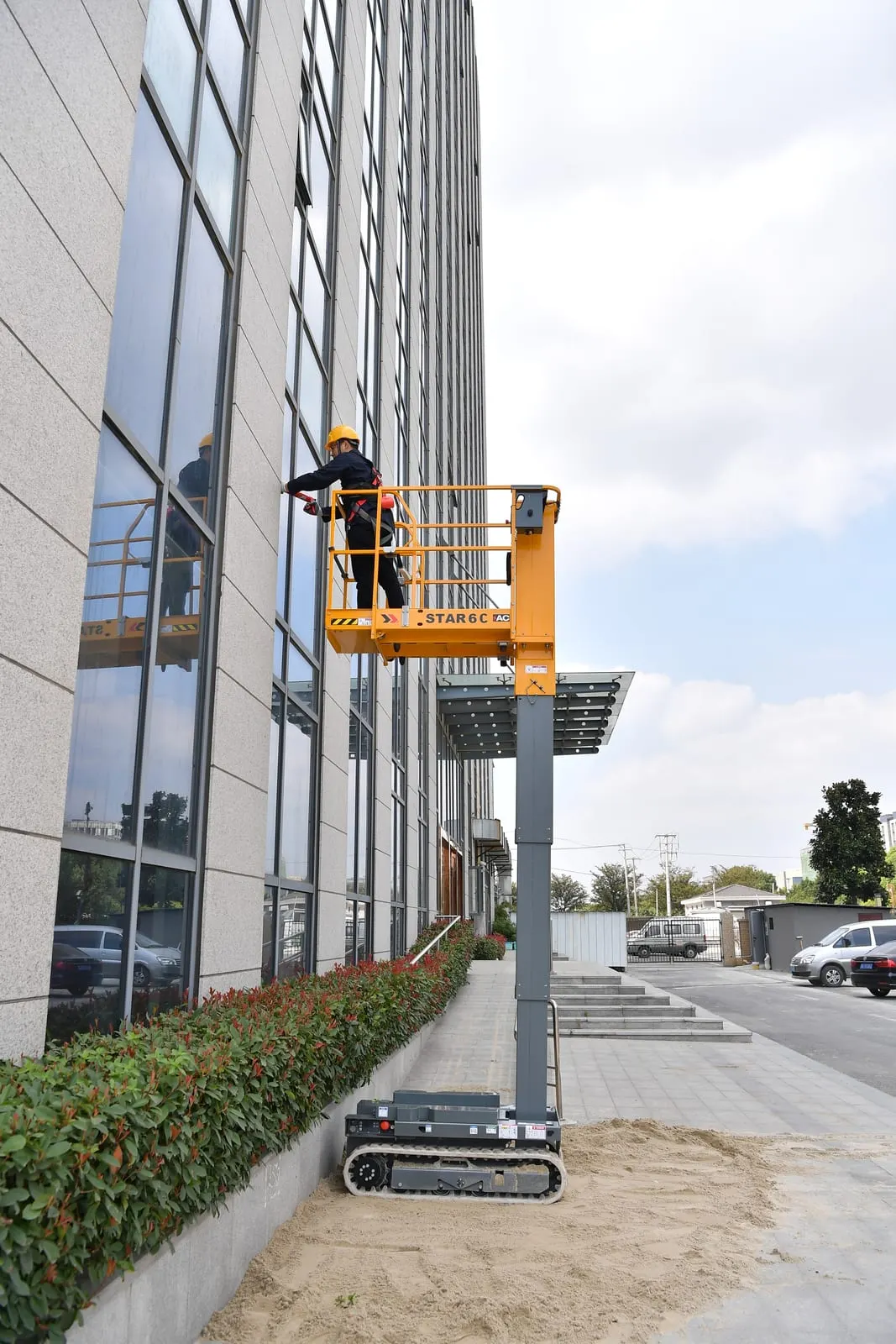 Haulotte Star 6 CRAWLER vertical mast lifts 2