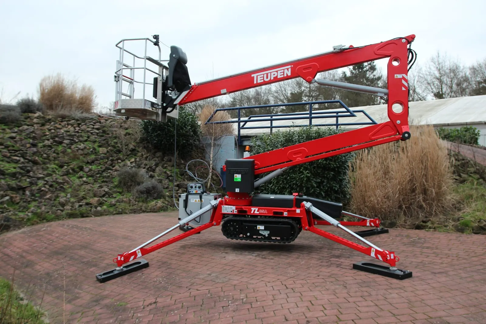 Teupen LEO 13GT spider platforms 3