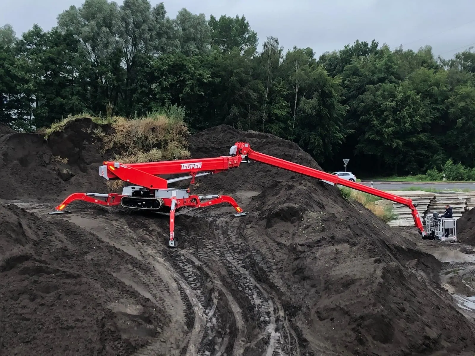 Teupen LEO 34GT Plus spider platforms 3