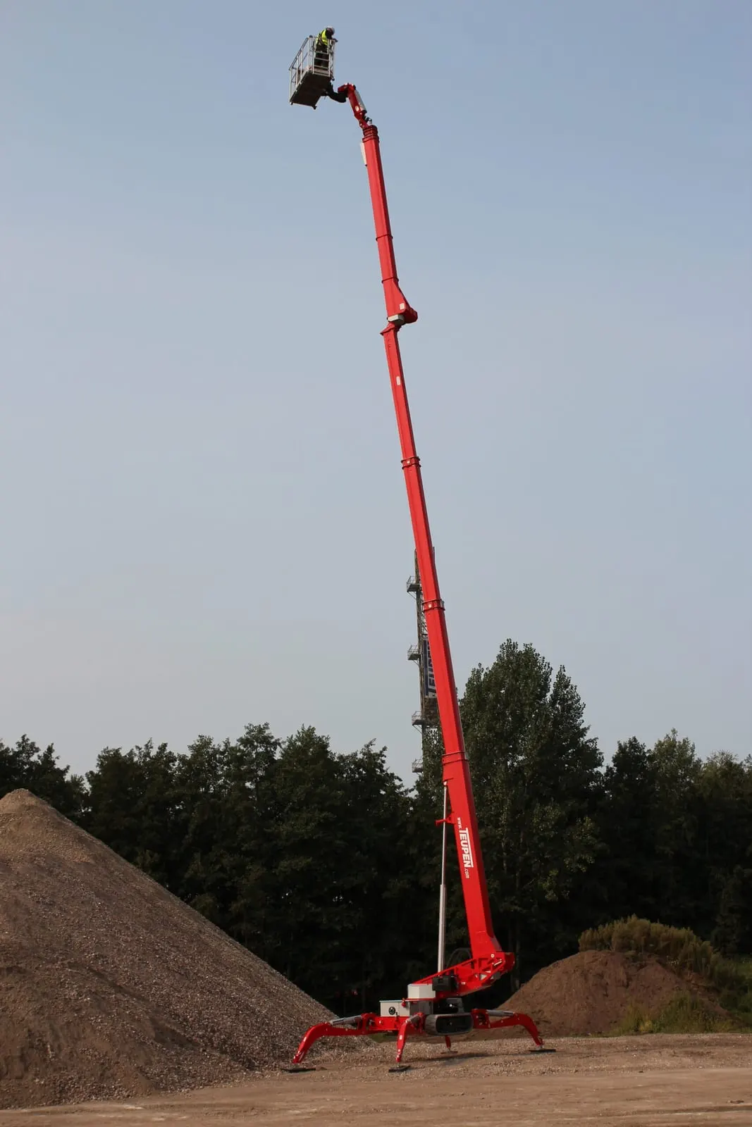 Teupen LEO 39GT Plus spider platforms 3