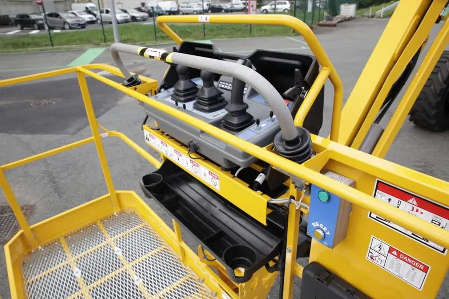 Haulotte HA32 RTJ PRO articulating boom lifts 3