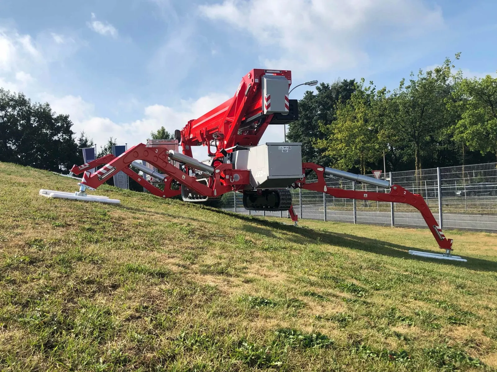 Teupen LEO 35GT Plus spider platforms 5