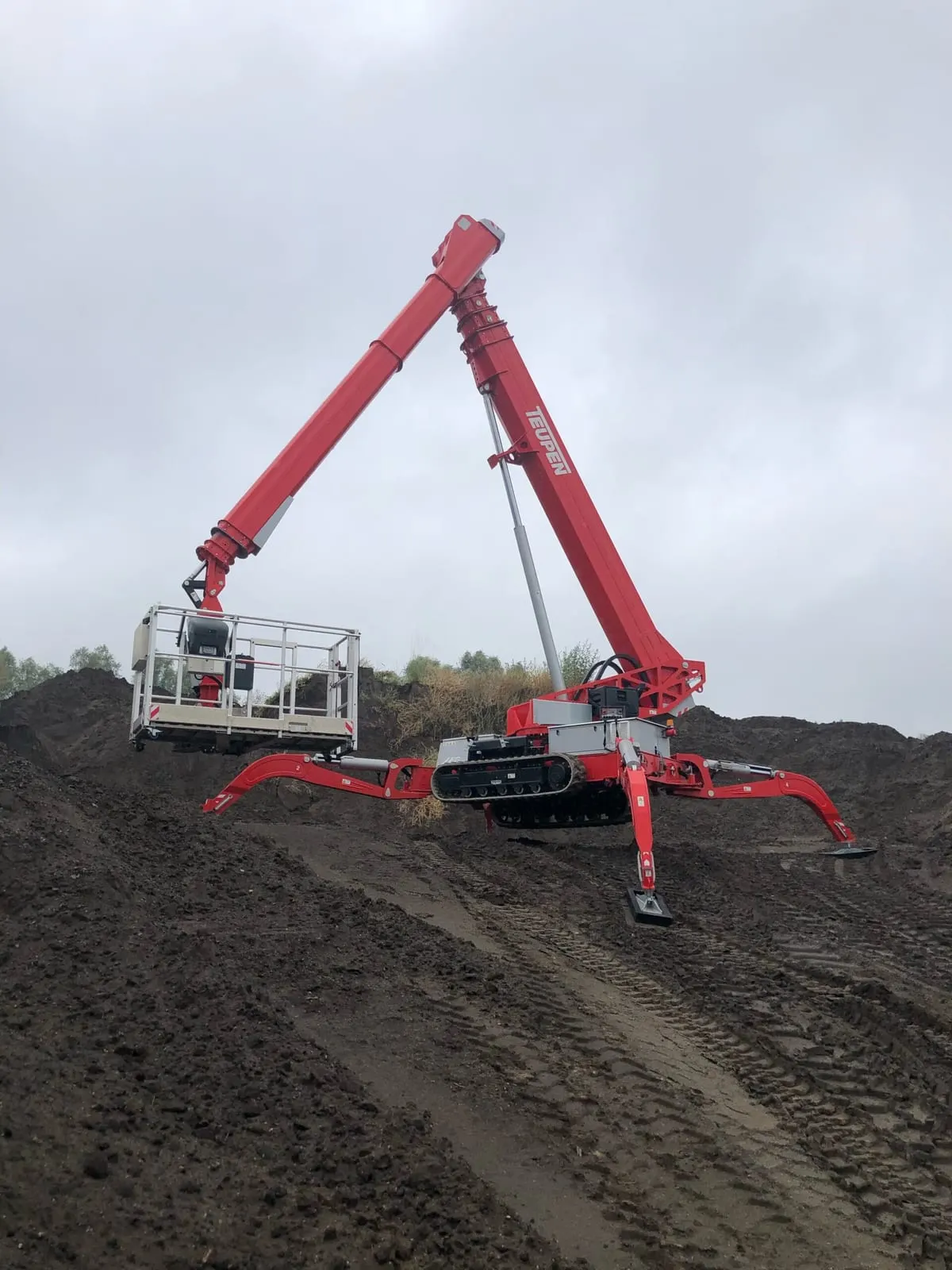Teupen LEO 34GT Plus spider platforms 6